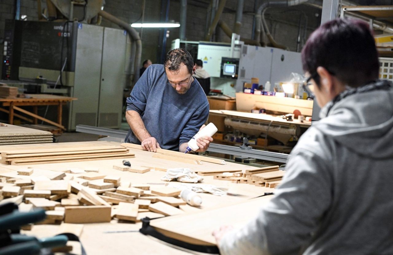 Detroye mise sur le savoir-faire de son personnel ramené à 26 salariés pour se diversifier de son marché principal de la cuisine. © Laurent Cheviet
