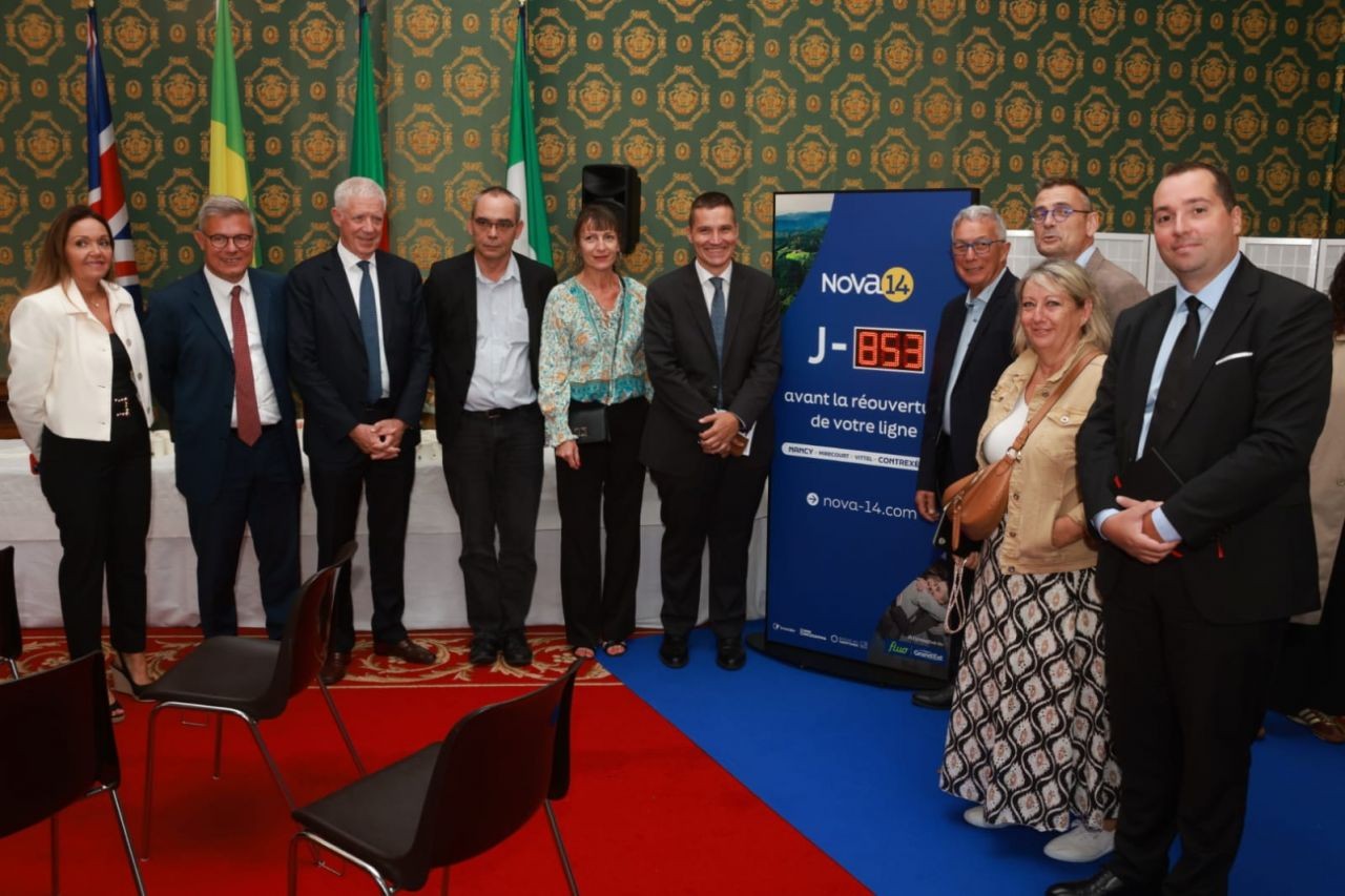 Le lancement de la régénération de la ligne TER sur 75 km en Lorraine a réuni la région Grand Est et son concessionnaire Nova 14, le 28 août. © Région Grand Est