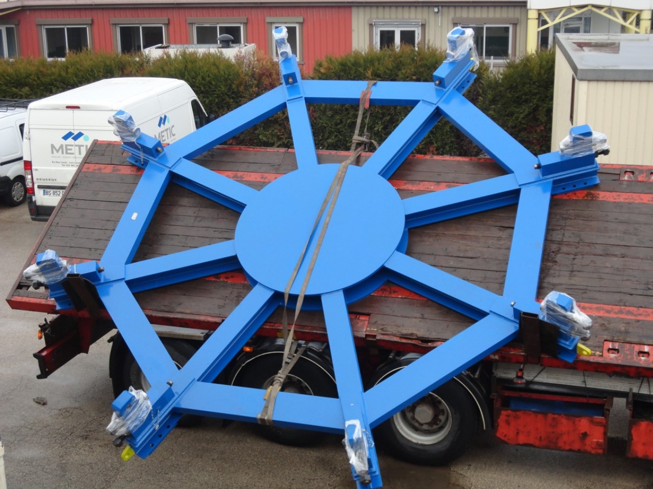 Les fabrications de Metic peuvent évoluer dans la dimension du XXL, en témoigne cette pièce de chaudronnerie.