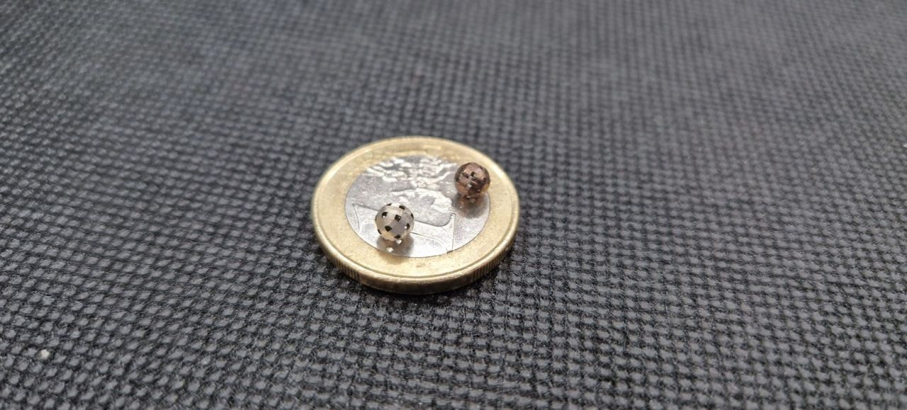 Les microbilles de taille minuscule de Phigi permettent de confectionner des robots miniatures de moins de 4 millimètres