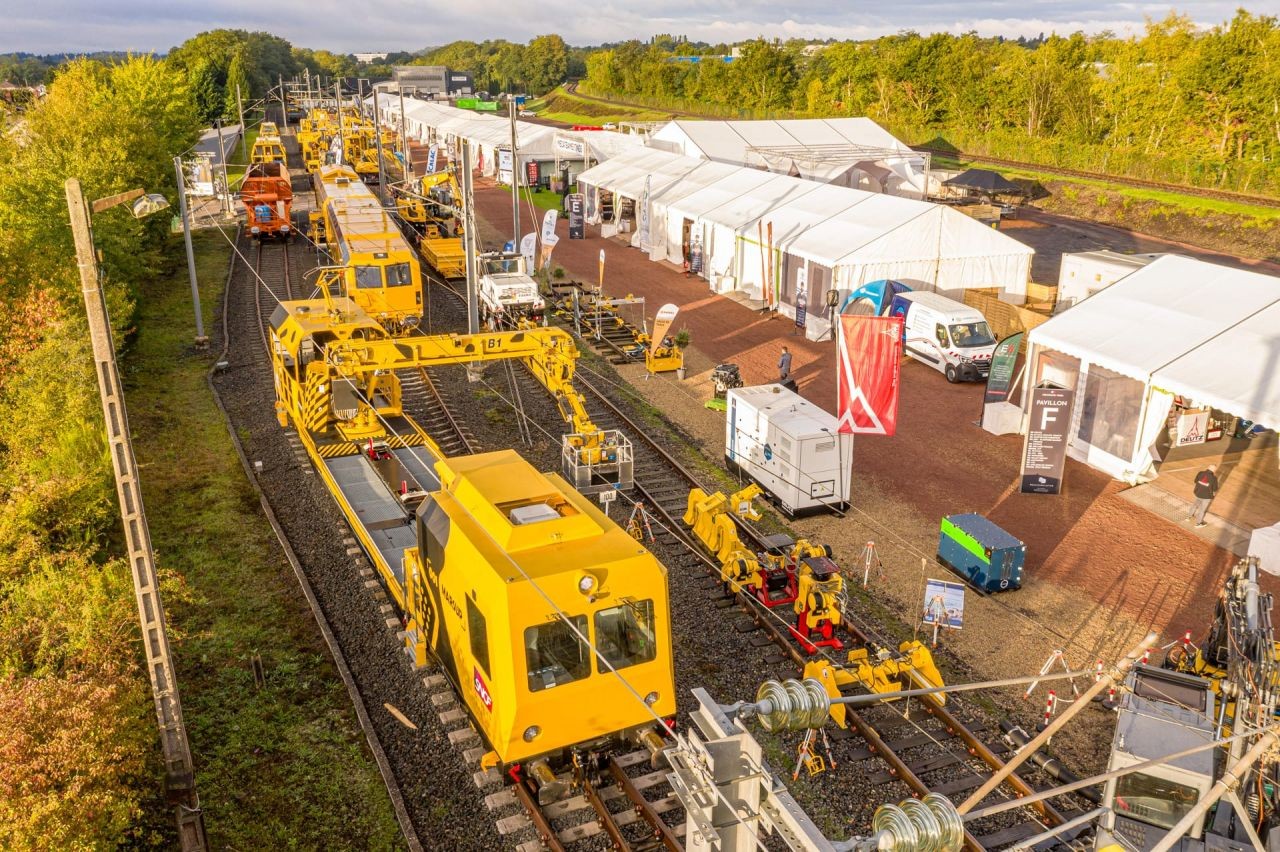 Une vue des Mecateameetings 2025, des expositions et démonstrations au plus près des voies d'essais à Montceau-les-Mines (Saône-et-Loire). © Xavier-Spertini
