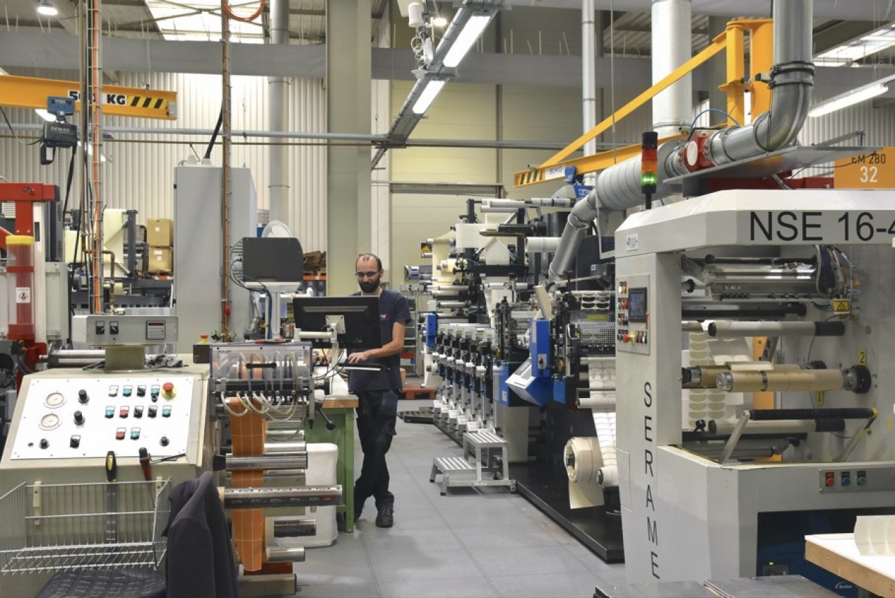 Chez ATE, les machines et les logiciels informatiques s’adaptent aux produits et aux besoins. © Julie Giorgi