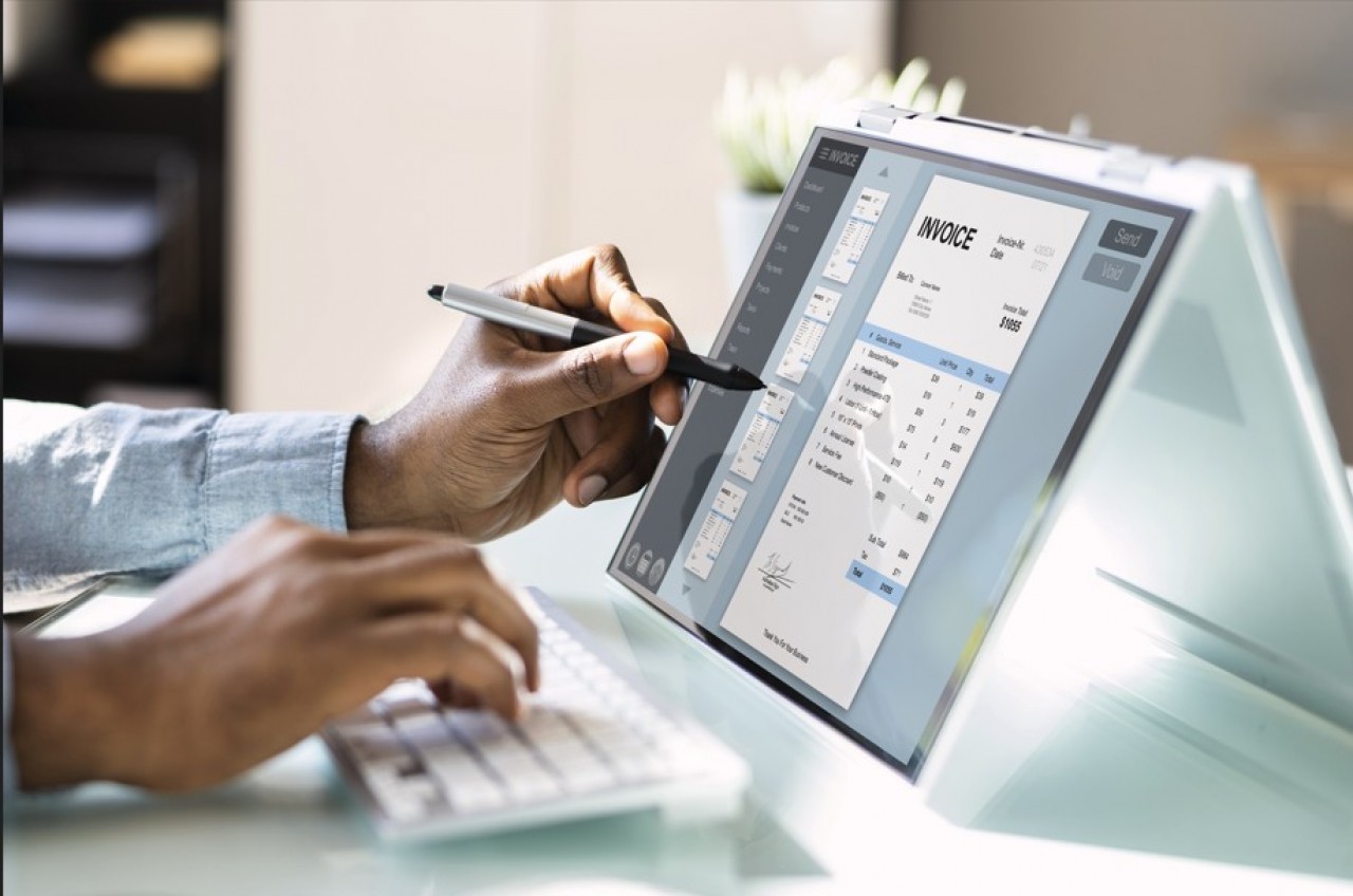 L'obligation de pouvoir recevoir les factures par le nouveau mode digital sera généralisée en septembre 2026, celle d'émettre suivra un an après. © Shutterstock