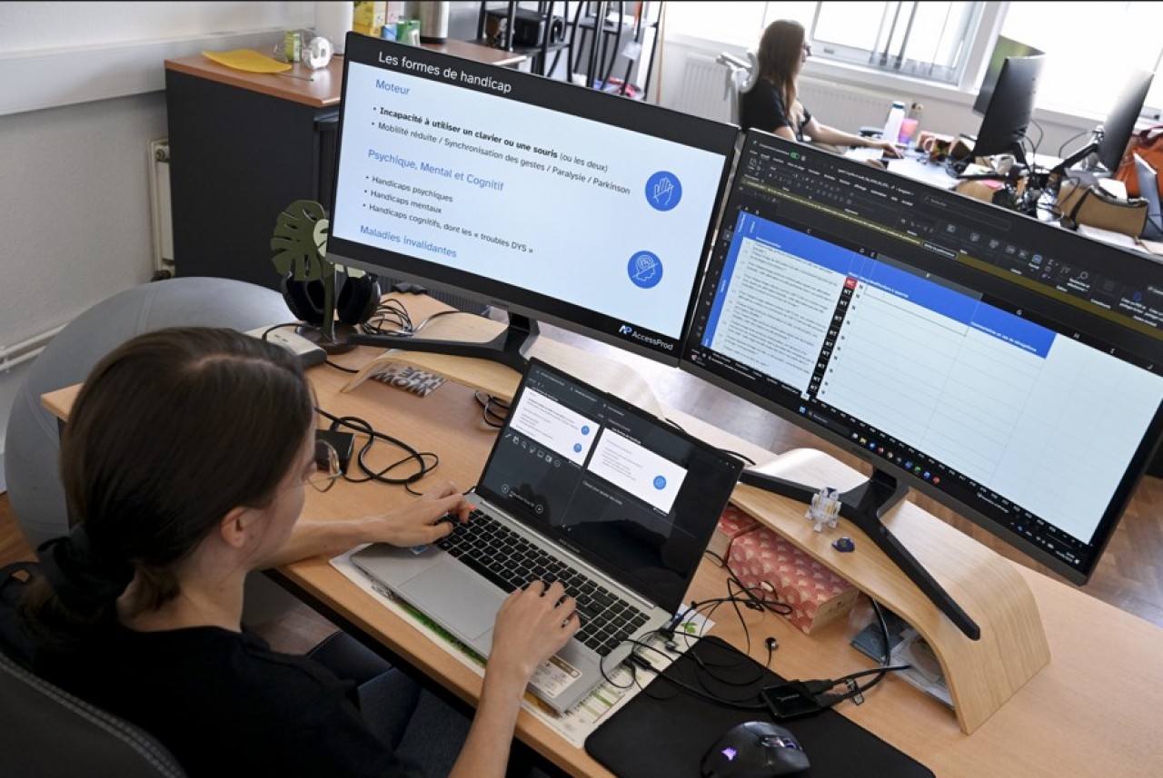 La TPE hébergée dans la pépinière d'entreprise du quartier Palente à besançon (Doubs) estime être le seul prestataire complet de la région pour la conformité aux obligations d'accessibilité numérique. © Laurent Cheviet