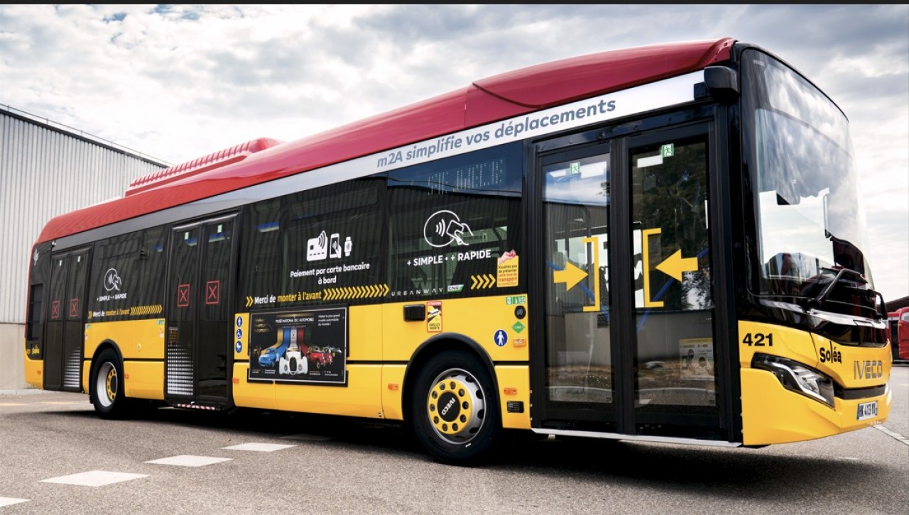 Le réseau de l'agglomération mulhousienne s'étoffe de 11 nouveaux bus roulant au biogaz, et il permet désormais le paiement à bord par carte bancaire. © MN/m2A