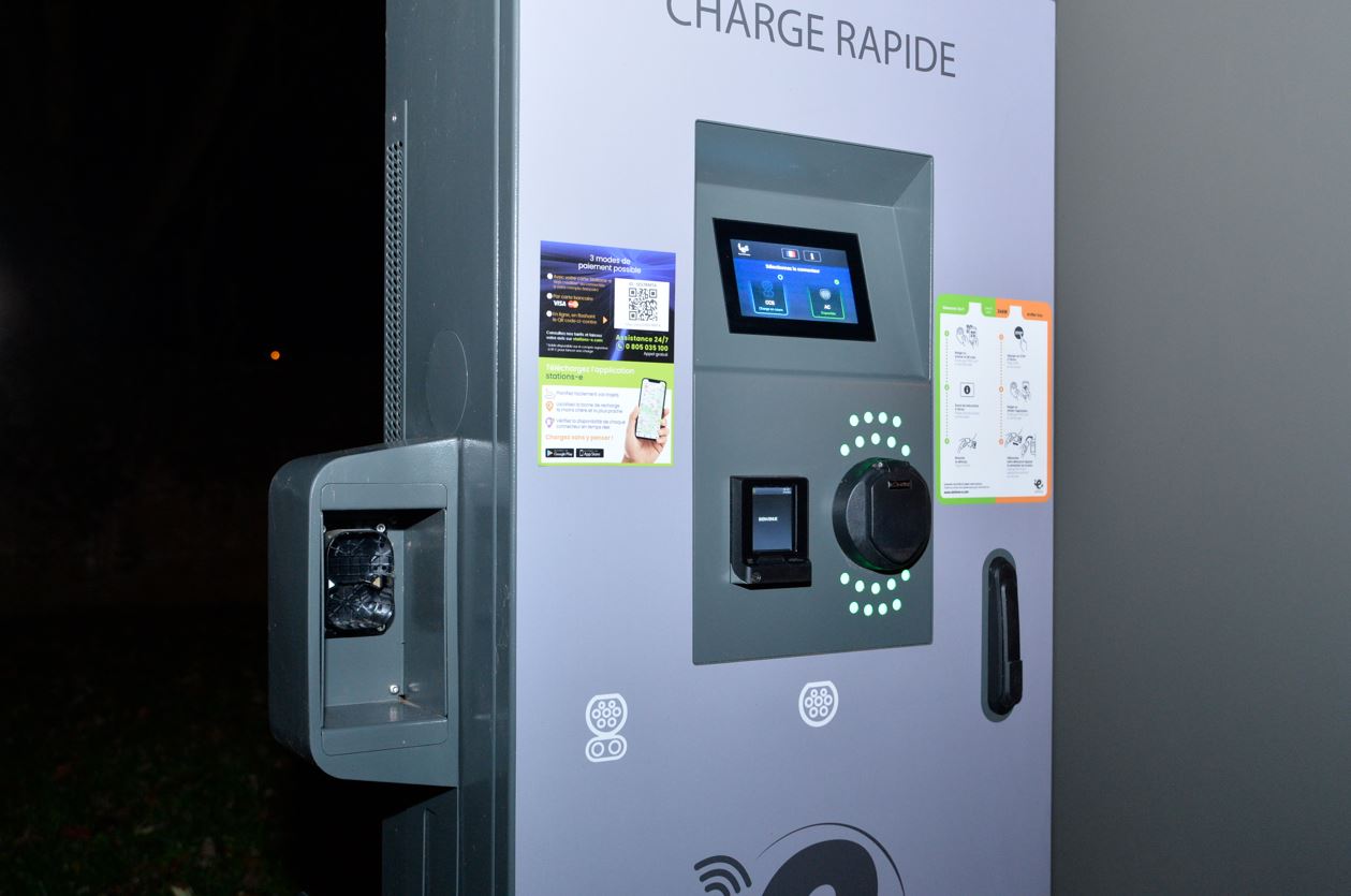Borne charge rapide e stations