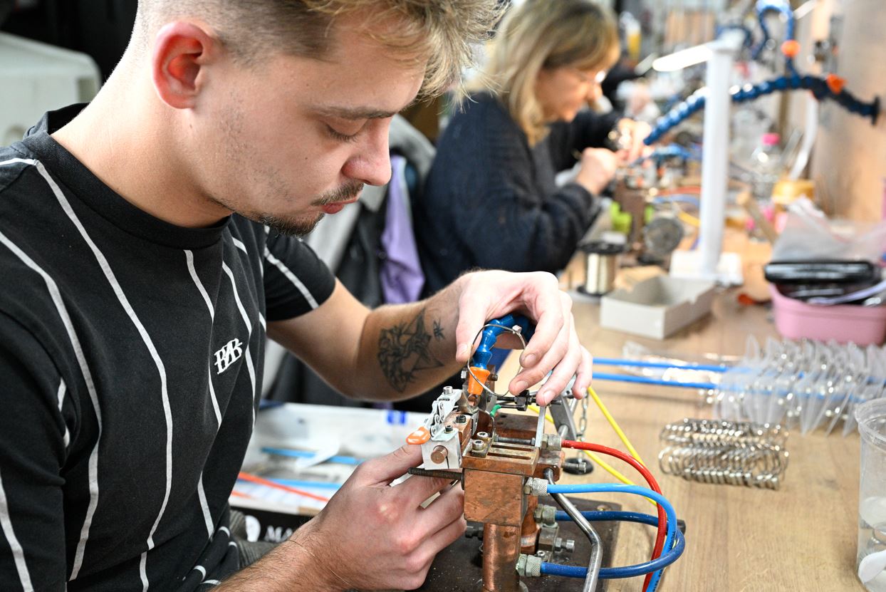 mandrillon gros plan travail atelier