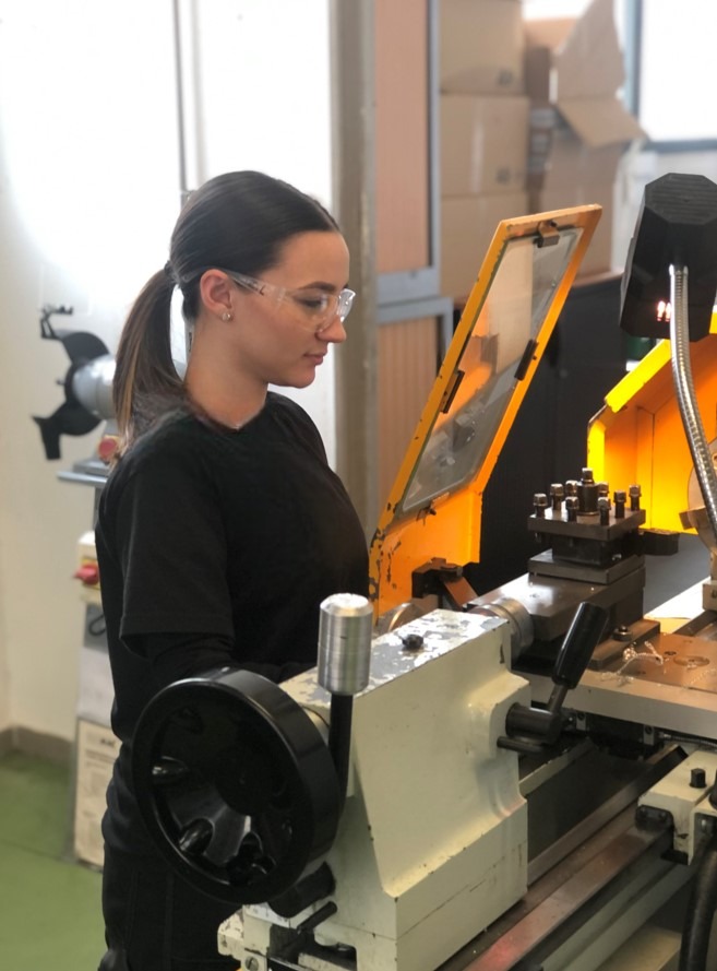 ecole de prod jeune femme