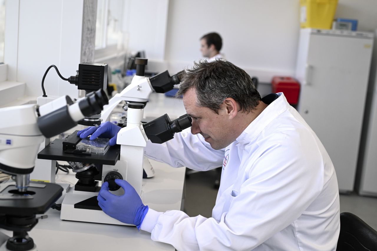 medinn pharma microscope