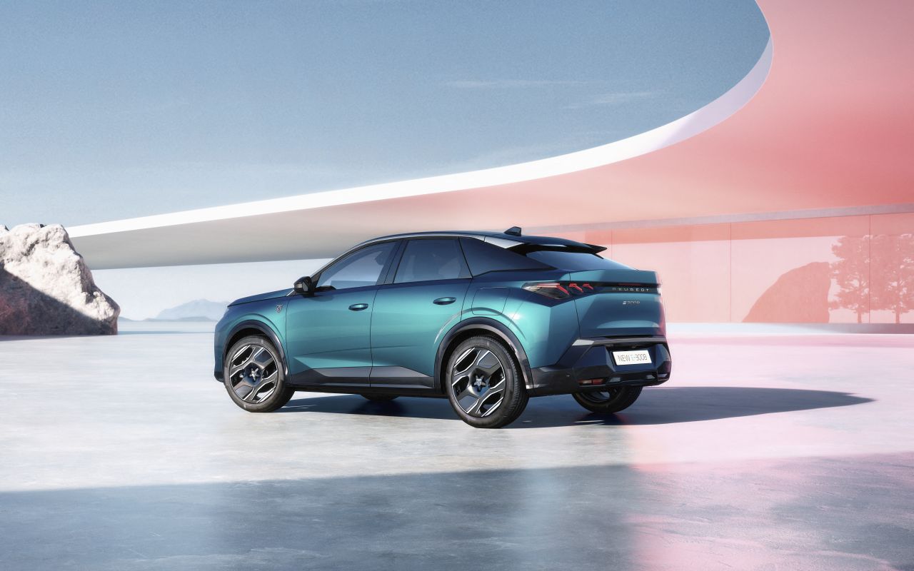 PEUGEOT_E_3008