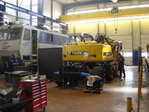 Opérateurs de production d'Hydro 3M en plein travail sur différents engins mobiles.