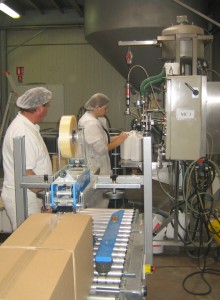 Une des deux lignes de conditionnement de l'entreprise. Ici celle des produits liquides.