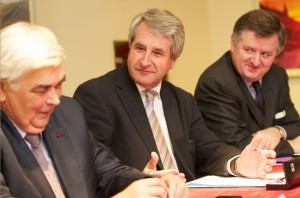 La dotation du fonds Alsace Croissance dont la création a été officialisée le 12 avril par ses trois initiateurs et financeurs : la Région Alsace, la Caisse des dépôts (CDC), le groupe Crédit Mutuel-CIC. Photo Badias / Région Alsace.