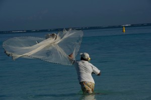 Les Mauriciens pêchent quasi quotidiennement pour leur propre consommation ou celle de leurs voisins. (Photo Philippe Maupetit@photo.maupetit.com)