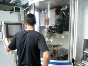 L'entreprise exploite une dizaine de centres d'affûtage numérique.
