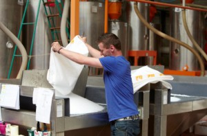 Le premier fabricant de contenants pour plantes et fleurs réduit son coût matière auprès de la société d'import-export néerlandaise TCR Plastics.